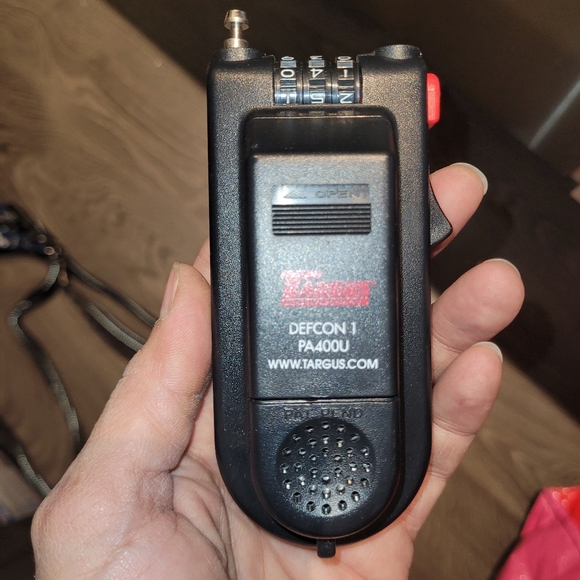 Defcon Kingston lock for laptop computer - Picture 4 of 8